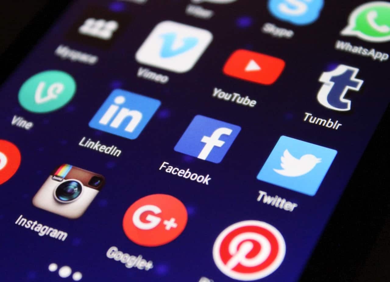 Smartphone screen displaying social media app icons including Instagram, Facebook, Twitter, LinkedIn